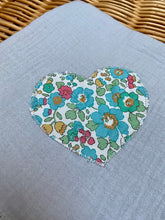 Charger l'image dans la galerie, Lot de trois langes en double gaze de coton Oeko Tex et Liberty® Betsy vert