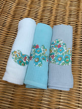 Charger l'image dans la galerie, Lot de trois langes en double gaze de coton Oeko Tex et Liberty® Betsy vert