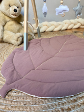 Charger l'image dans la galerie, Tapis feuille molletonné réversible en coton lavé vieux mauve