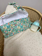 Charger l'image dans la galerie, Nid d’ange en Liberty ® Betsy vert et double gaze de coton écru pailleté or