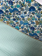 Charger l'image dans la galerie, Nid d’ange en Liberty® Magic et double gaze de coton vert d’eau