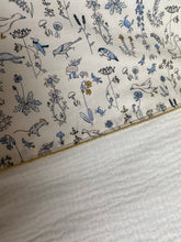 Charger l'image dans la galerie, Nid d’ange en Liberty® Théo bleu et double gaze de coton écru