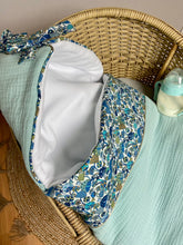 Charger l'image dans la galerie, Nid d’ange en Liberty® Magic et double gaze de coton vert d’eau