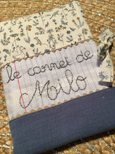 Charger l'image dans la galerie, Protège carnet de santé personnalisé en double gaze et Liberty ® Théo bleu