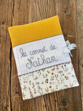 Charger l'image dans la galerie, Protège carnet de santé personnalisé en double gaze et Liberty ® Théo