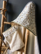 Charger l'image dans la galerie, Sortie de bain et gant assorti en éponge de bambou écrue et Liberty ® Théo gold