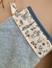Charger l'image dans la galerie, Sortie de bain et gant de toilette assorti en Liberty ® Théo bleu