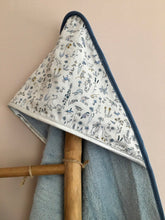 Charger l'image dans la galerie, Sortie de bain et gant de toilette assorti en Liberty ® Théo bleu