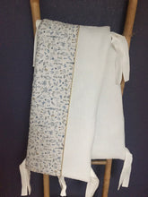 Charger l'image dans la galerie, Tour de lit bébé en double gaze écru et Liberty ® Théo bleu