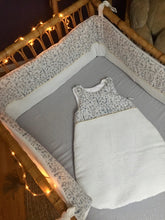 Charger l'image dans la galerie, Tour de lit bébé en double gaze écru et Liberty ® Théo bleu