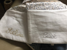 Charger l'image dans la galerie, Range doudou, pyjama en double gaze écru et Liberty Théo bleu