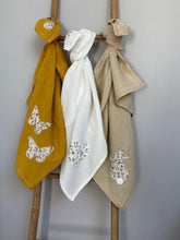 Charger l'image dans la galerie, Lot de trois langes en double gaze de coton Oeko Tex et Liberty® Théo gold moutarde