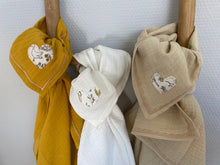 Charger l'image dans la galerie, Lot de trois langes en double gaze de coton Oeko Tex et Liberty® Théo gold moutarde