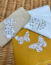 Charger l'image dans la galerie, Lot de trois langes en double gaze de coton Oeko Tex et Liberty® Théo gold moutarde