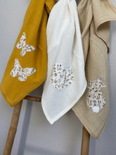 Charger l'image dans la galerie, Lot de trois langes en double gaze de coton Oeko Tex et Liberty® Théo gold moutarde