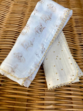 Charger l'image dans la galerie, Lot de deux langes en double gaze de coton Oeko Tex pailleté doré et imprimé petits lapins