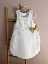 Charger l'image dans la galerie, Très jolie gigoteuse en double gaze plumetis écru et Liberty ® Garden Trail