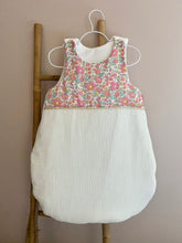 Charger l'image dans la galerie, Jolie gigoteuse en double gaze écru et Liberty ® Betsy Cupcake