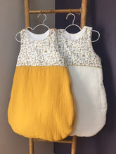 Charger l'image dans la galerie, Jolie gigoteuse en double gaze écru et Liberty ® Théo gold