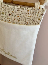 Charger l'image dans la galerie, Range doudou, pyjama en double gaze écru et Liberty® Théo gold