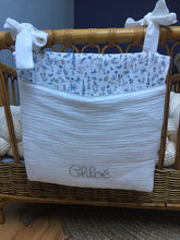 Charger l'image dans la galerie, Range doudou, pyjama en double gaze écru et Liberty Théo bleu