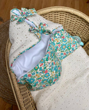 Charger l'image dans la galerie, Nid d’ange en Liberty ® Betsy vert et double gaze de coton écru pailleté or