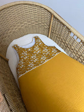 Charger l'image dans la galerie, Jolie gigoteuse en Liberty Capel et double gaze moutarde
