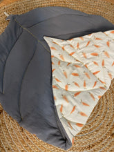 Charger l'image dans la galerie, Tapis feuille molletonné réversible en coton lavé gris souris