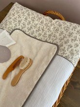 Charger l'image dans la galerie, Housse de matelas à langer en double gaze de coton écru et Imprimé fleuri BIO