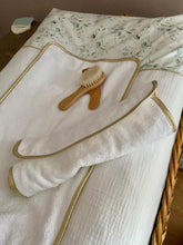 Charger l'image dans la galerie, Housse de matelas à langer en double gaze de coton écru et Popeline de coton imprimée eucalyptus