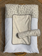 Charger l'image dans la galerie, Housse de matelas à langer en double gaze de coton écru et Imprimé fleuri BIO