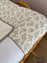 Charger l'image dans la galerie, Housse de matelas à langer en double gaze de coton écru et Imprimé fleuri BIO