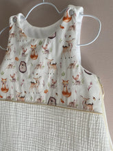 Charger l'image dans la galerie, Gigoteuse en double gaze écru et popeline de coton "animaux de la forêt"