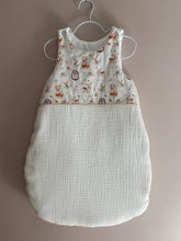 Charger l'image dans la galerie, Gigoteuse en double gaze écru et popeline de coton "animaux de la forêt"