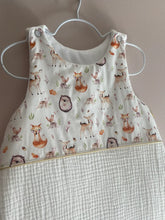 Charger l'image dans la galerie, Gigoteuse en double gaze écru et popeline de coton "animaux de la forêt"
