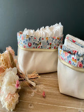 Charger l'image dans la galerie, Panières en Liberty Betsy porcelaine - Lot de lingettes