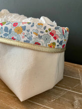 Charger l'image dans la galerie, Panières en Liberty Betsy porcelaine - Lot de lingettes