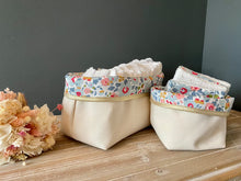 Charger l'image dans la galerie, Panières en Liberty Betsy porcelaine - Lot de lingettes