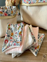 Charger l'image dans la galerie, Panières en Liberty Betsy porcelaine - Lot de lingettes