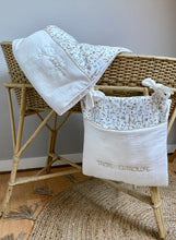 Charger l'image dans la galerie, Range doudou, pyjama en double gaze écru et Liberty® Théo gold