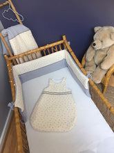 Charger l'image dans la galerie, Tour de lit en double gaze bio écru imprimé petites fleurs et double gaze gris perle