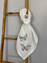 Charger l'image dans la galerie, Lot de trois langes en double gaze de coton Oeko Tex et Liberty® Betsy porcelaine